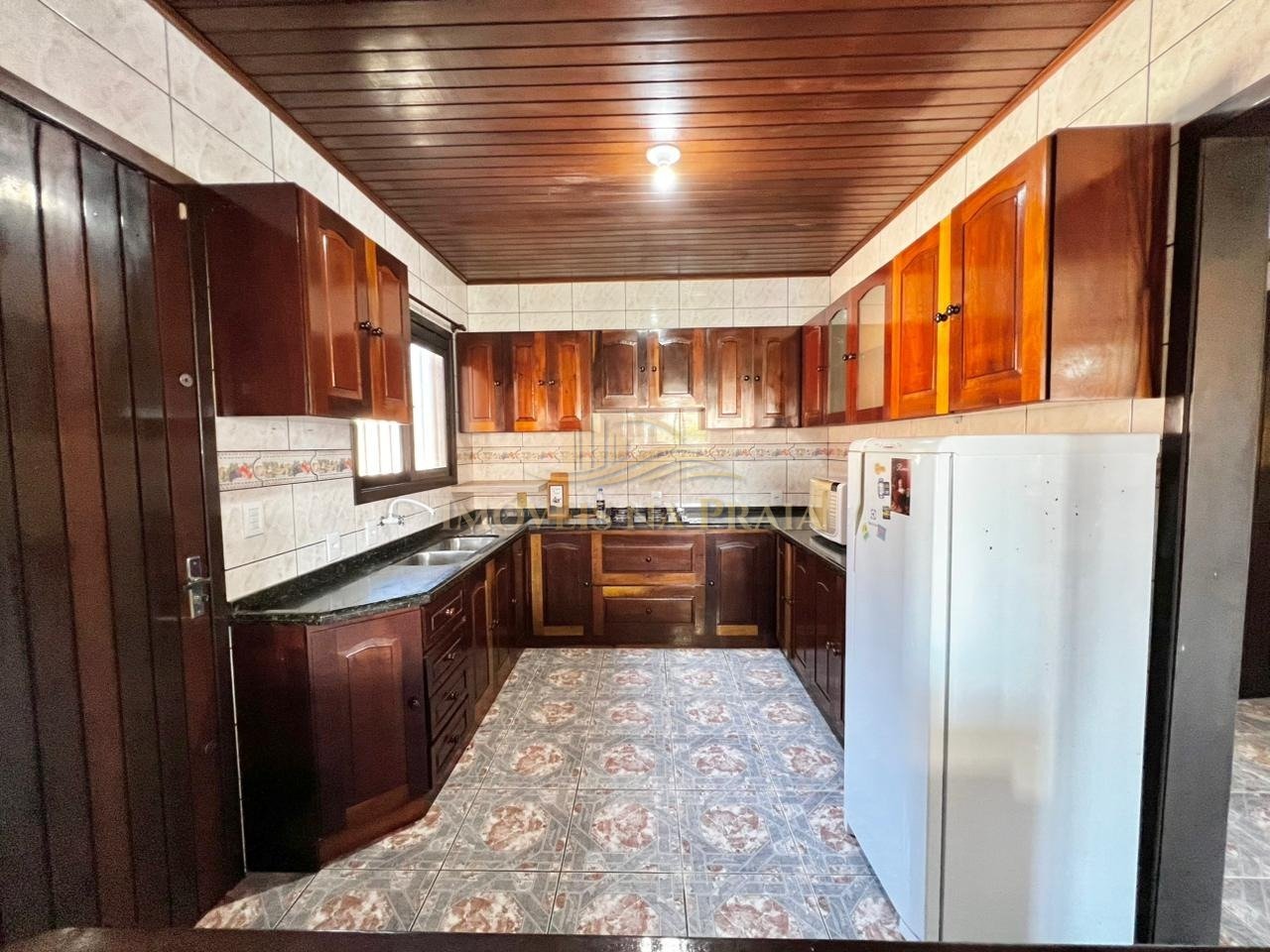 Foto 2 — Casa 4 dormitórios no bairro Rainha do Mar