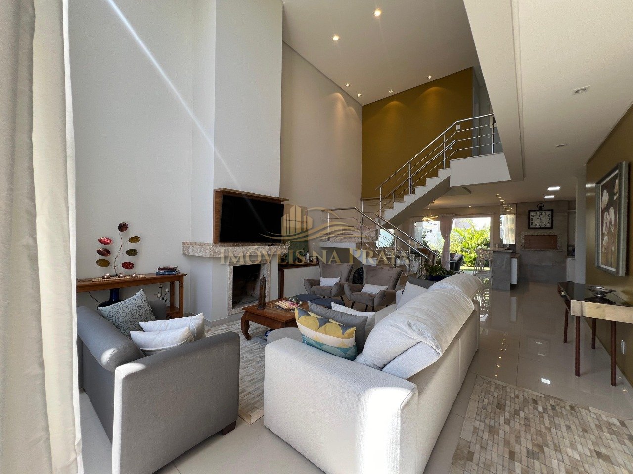 Foto 4 — Sobrado 4 suítes, mobiliado, meio quadra.