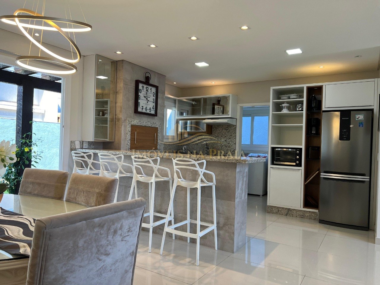 Foto 8 — Sobrado 4 suítes, mobiliado, meio quadra.