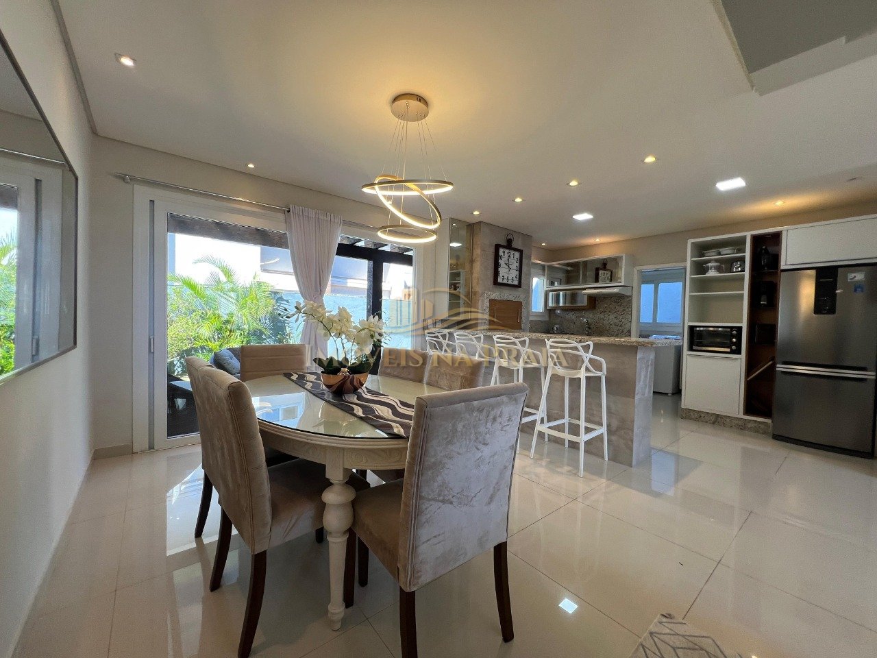 Foto 7 — Sobrado 4 suítes, mobiliado, meio quadra.