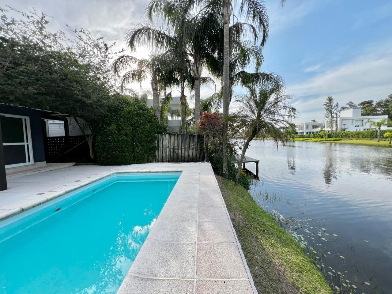 Foto 30 — Casa em Condomínio 5 Dormitório(s) Bairro Atlântid