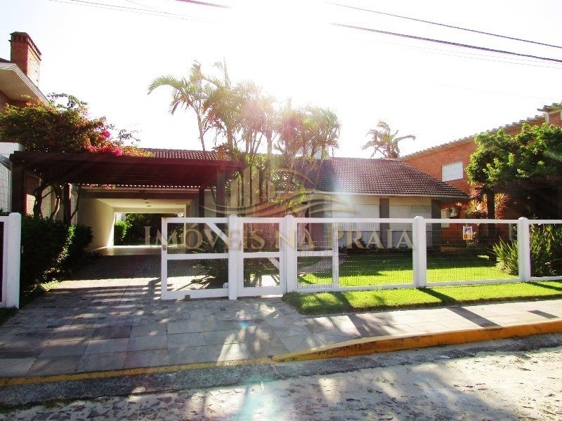 Foto 2 — Casa 3 dormitórios no bairro Atlântida