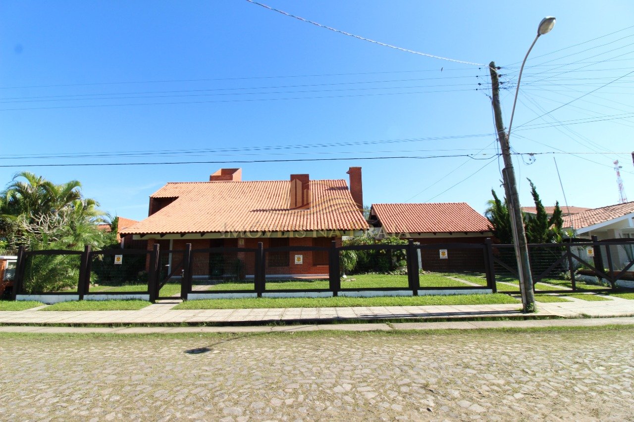 Casa 4 Dormitório(s) Bairro Centro