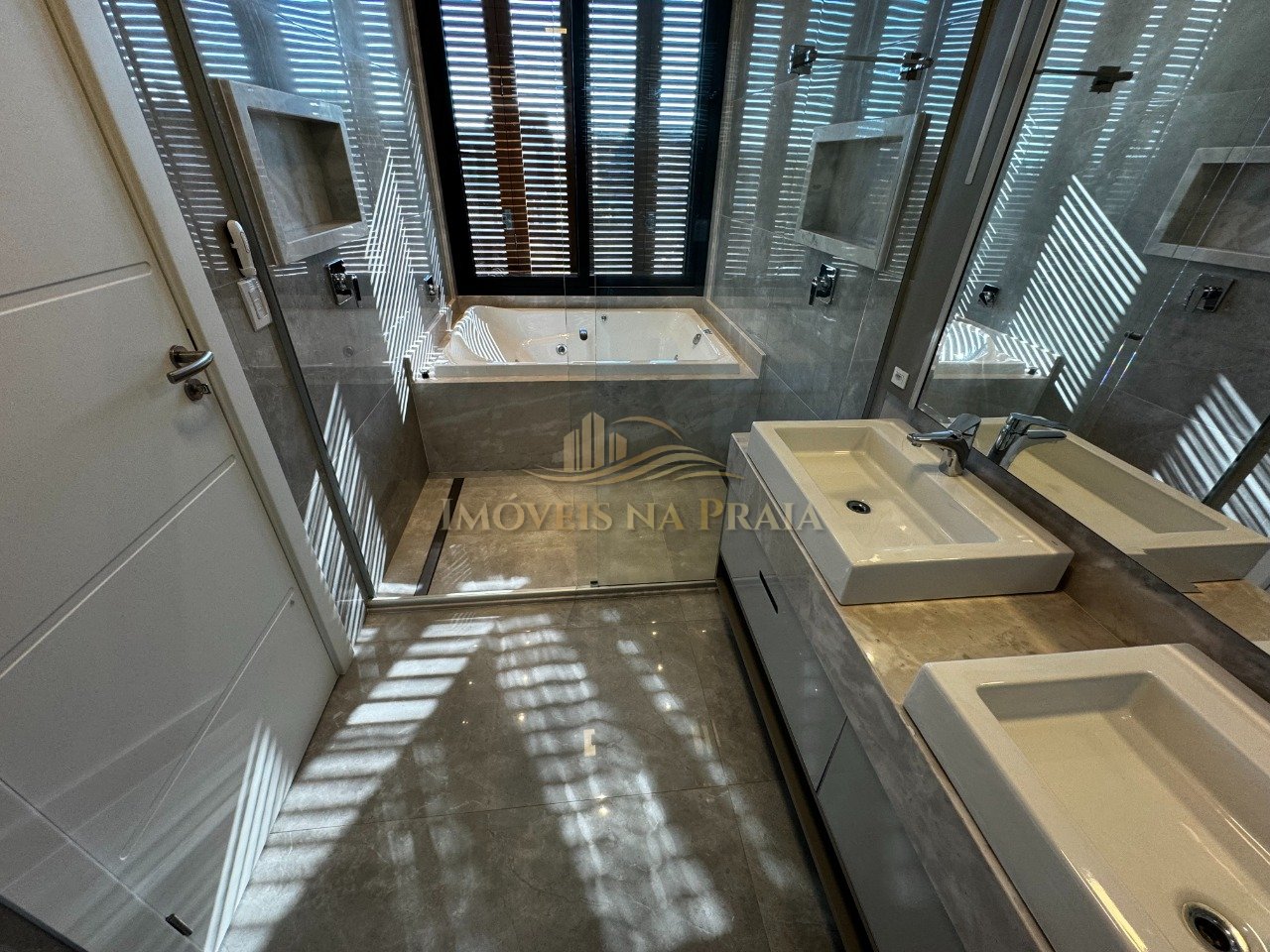 Foto 33 — Casa em Condomínio 5 Dormitório(s) Bairro Malibu B