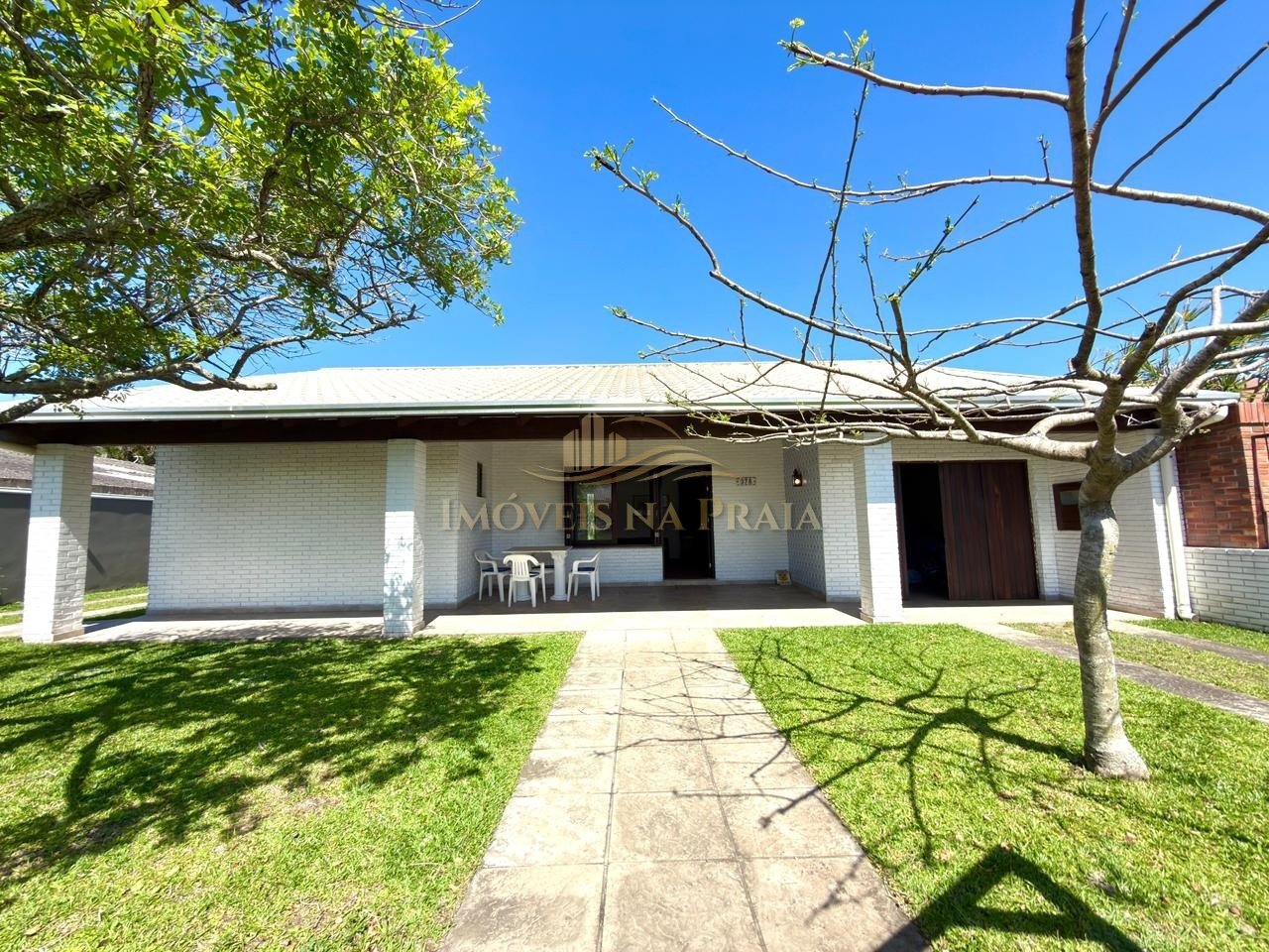 Foto 2 — Casa 5 dormitórios no bairro Atlântida