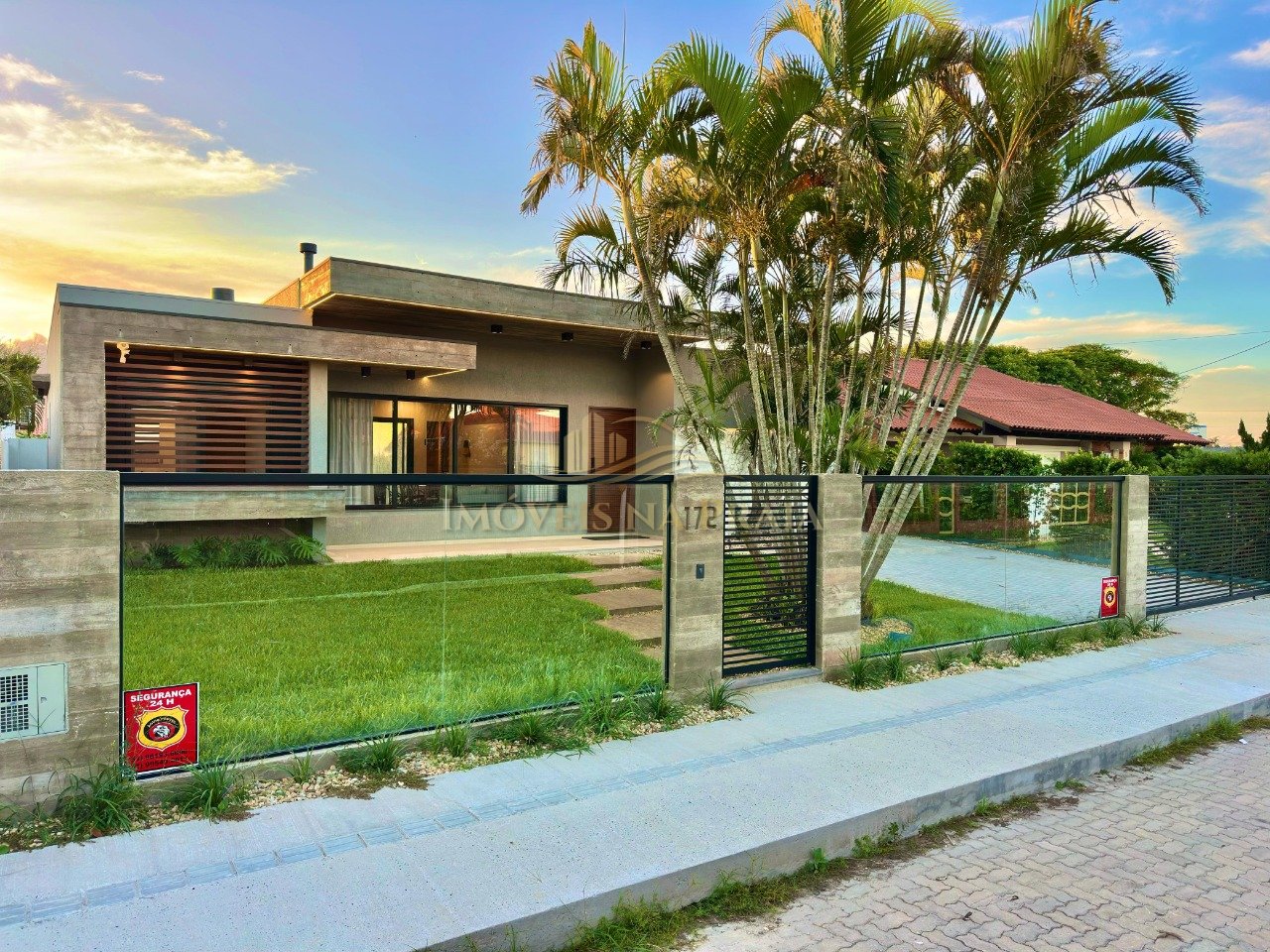 Casa 5 dormitórios no bairro Atlântida