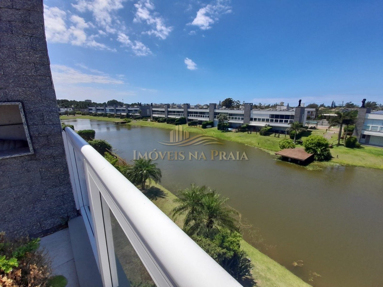 Casa em Condomínio 4 Dormitório(s) Bairro Rossi At